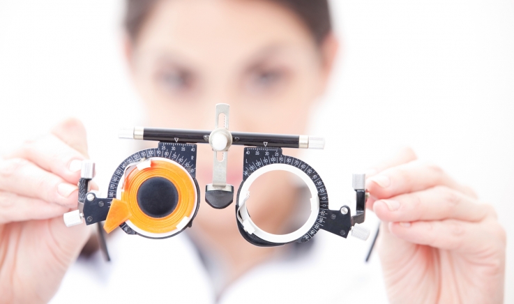 Receitar óculos com grau: uma tarefa que só o oftalmologista pode fazer.